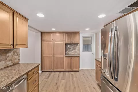 Kitchen - 9804 N 4th Ave, Phoenix, AZ 85021 photo 4 of 4