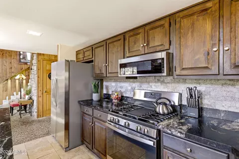 Kitchen - 2770 Apollo Cir, Overgaard, AZ 85933 photo 3 of 5