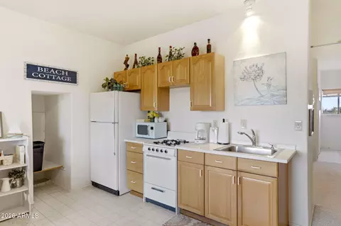 Kitchen - 2770 Apollo Cir, Overgaard, AZ 85933 photo 5 of 5