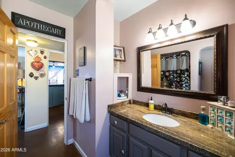Bath - 1329 E Hubbell St, Phoenix, AZ 85006 photo 3 of 3
