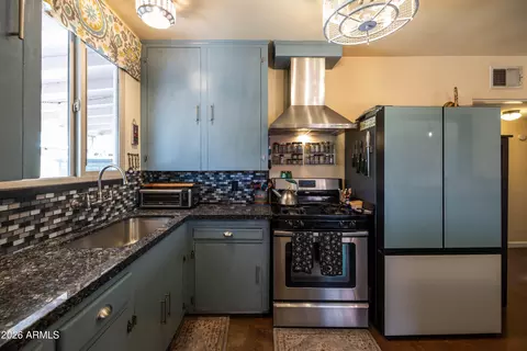 Kitchen - 1329 E Hubbell St, Phoenix, AZ 85006 photo 6 of 8