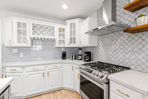 Kitchen - 2810 E Cholla St, Phoenix, AZ 85028 photo 3 of 4