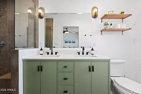 Bath - 2810 E Cholla St, Phoenix, AZ 85028 photo 2 of 3