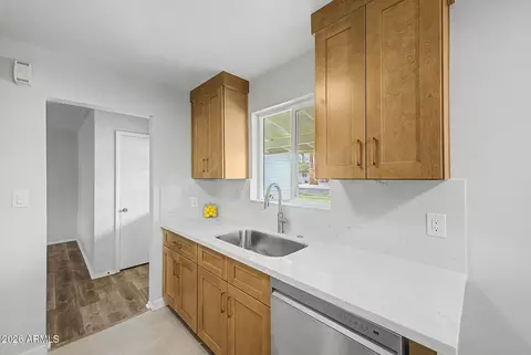 Kitchen - 3409 E Indianola Ave, Phoenix, AZ 85018 photo 6 of 6