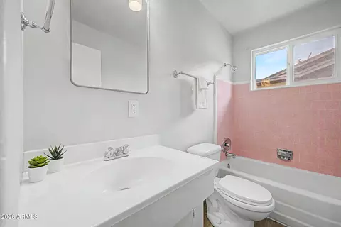 Bath - 3409 E Indianola Ave, Phoenix, AZ 85018 photo 2 of 3