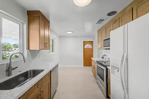 Kitchen - 3409 E Indianola Ave, Phoenix, AZ 85018 photo 2 of 6