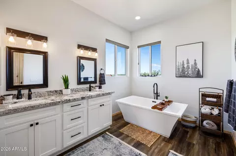 Bath - 2258 Big Bear Cir, Overgaard, AZ 85933 photo 2 of 6