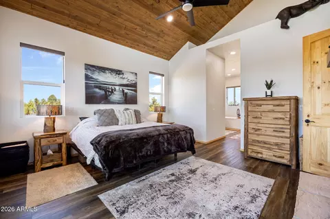 Bedroom - 2258 Big Bear Cir, Overgaard, AZ 85933 photo 1 of 4