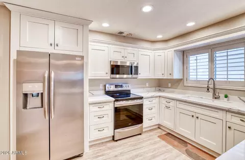 Kitchen - 5011 E Hazel Dr #3, Phoenix, AZ 85044 photo 2 of 3