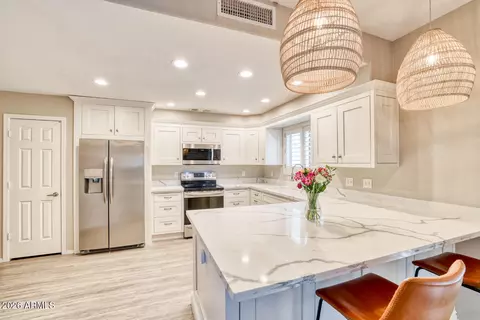 Kitchen - 5011 E Hazel Dr #3, Phoenix, AZ 85044 photo 1 of 3
