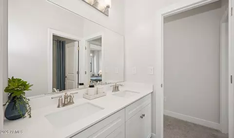 Bath - 95 E Windsor Dr, Gilbert, AZ 85296 photo 3 of 5