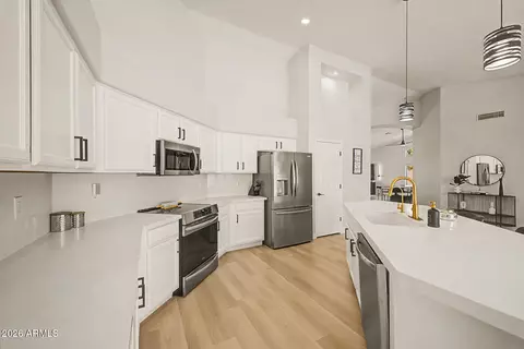 Kitchen - 1151 E Shannon St, Gilbert, AZ 85295 photo 5 of 6