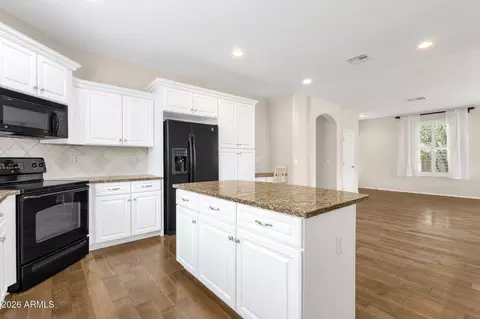 Kitchen - 4286 E Park Ave, Gilbert, AZ 85234 photo 4 of 5