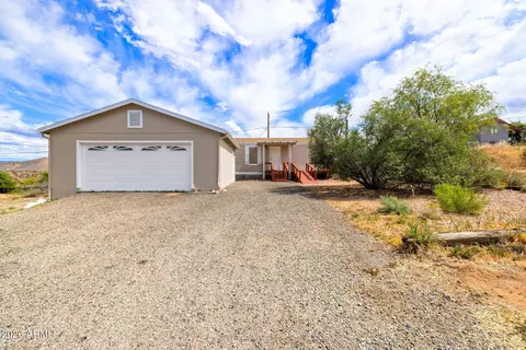 20929 E Coyote Ln, Mayer, AZ 86333