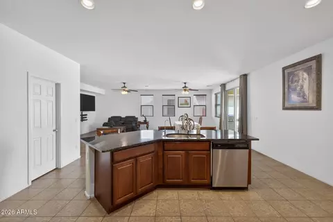 Kitchen - 4132 E Devon Dr, Gilbert, AZ 85296 photo 4 of 7