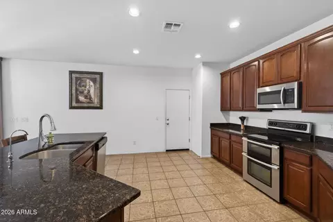 Kitchen - 4132 E Devon Dr, Gilbert, AZ 85296 photo 3 of 7