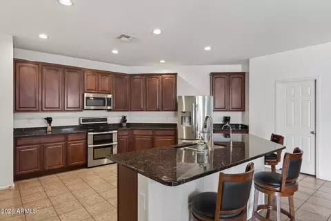 Kitchen - 4132 E Devon Dr, Gilbert, AZ 85296 photo 1 of 7