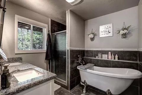 Bath - 6456 W Kenny Cir, Pine, AZ 85544 photo 2 of 6