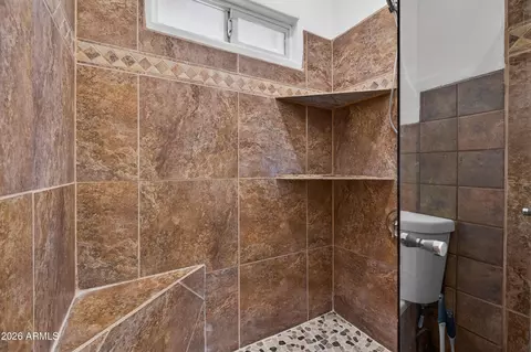 Bath - 4759 E Hereford Rd, Hereford, AZ 85615 photo 2 of 5