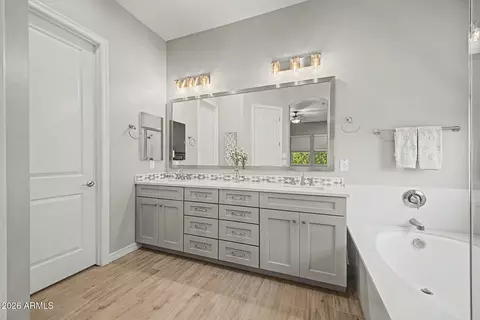 Bath - 3560 E Appaloosa Rd, Gilbert, AZ 85296 photo 2 of 4