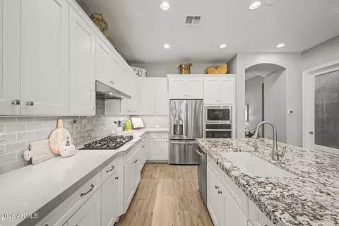 Kitchen - 3560 E Appaloosa Rd, Gilbert, AZ 85296 photo 4 of 5