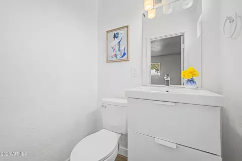 Bath - 8221 N 29th Dr, Phoenix, AZ 85051 photo 1 of 2