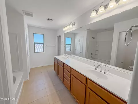 Bath - 3215 W Pollack St, Phoenix, AZ 85041 photo 2 of 5