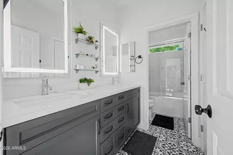 Bath - 2886 E Washington Ave, Gilbert, AZ 85234 photo 4 of 5