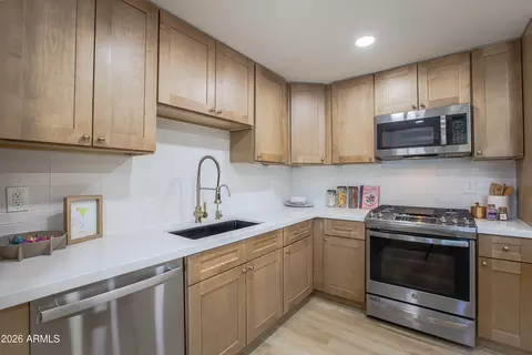 Kitchen - 3451 E Thunderbird Rd, Phoenix, AZ 85032 photo 4 of 4
