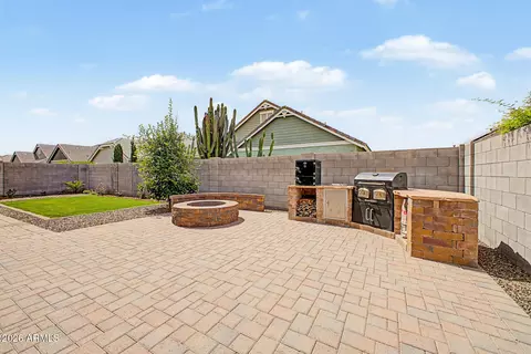 Exterior - 4397 Evelyn St, Gilbert, AZ 85295 photo 4 of 8