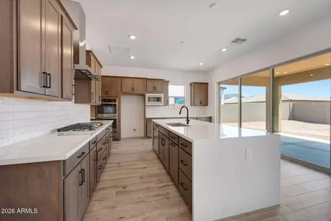 Kitchen - 821 W J Waltz Way, Apache Junction, AZ 85120 photo 2 of 5