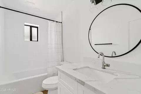 Bath - 6706 N 12th Way, Phoenix, AZ 85014 photo 5 of 5