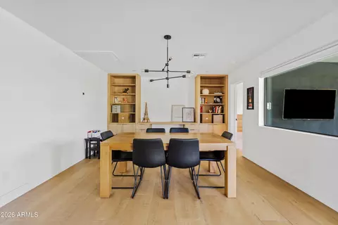 Dining - 6706 N 12th Way, Phoenix, AZ 85014 photo 1 of 3
