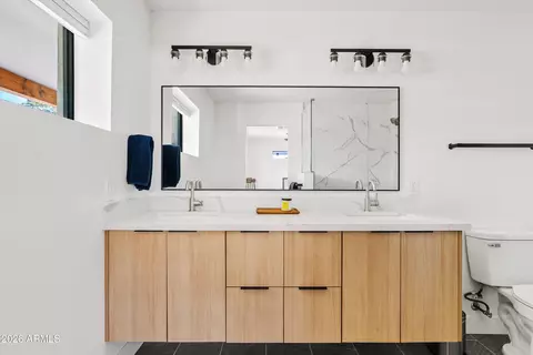 Bath - 6706 N 12th Way, Phoenix, AZ 85014 photo 3 of 5