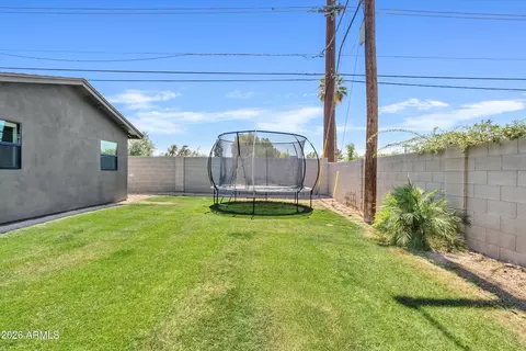 Exterior - 6706 N 12th Way, Phoenix, AZ 85014 photo 7 of 8