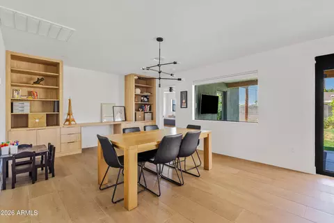 Dining - 6706 N 12th Way, Phoenix, AZ 85014 photo 2 of 3