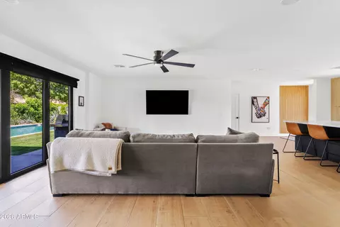 Living - 6706 N 12th Way, Phoenix, AZ 85014 photo 2 of 2