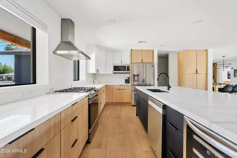 Kitchen - 6706 N 12th Way, Phoenix, AZ 85014 photo 6 of 7