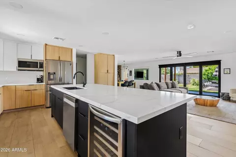 Kitchen - 6706 N 12th Way, Phoenix, AZ 85014 photo 7 of 7
