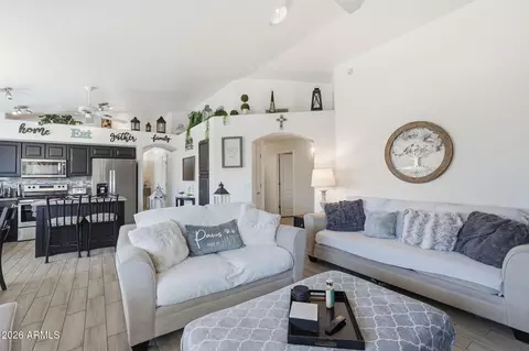 Living - 945 S Sailfish Dr, Gilbert, AZ 85233 photo 1 of 5