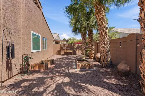 Exterior - 945 S Sailfish Dr, Gilbert, AZ 85233 photo 5 of 9