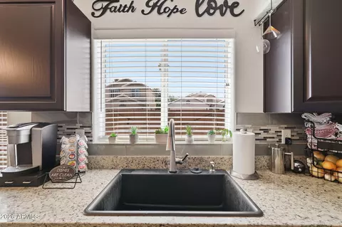 Kitchen - 945 S Sailfish Dr, Gilbert, AZ 85233 photo 6 of 6