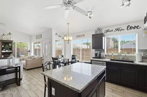 Kitchen - 945 S Sailfish Dr, Gilbert, AZ 85233 photo 3 of 6