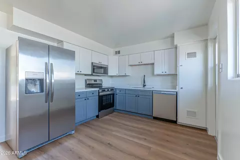 Kitchen - 3020 E Yale St, Phoenix, AZ 85008 photo 4 of 4