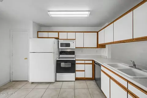 Kitchen - 1440 W Diamond Ave, Apache Junction, AZ 85120 photo 2 of 2