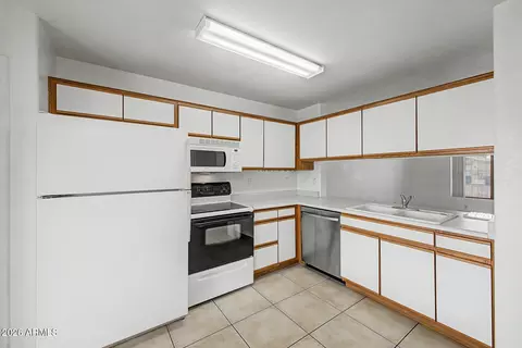 Kitchen - 1440 W Diamond Ave, Apache Junction, AZ 85120 photo 1 of 2