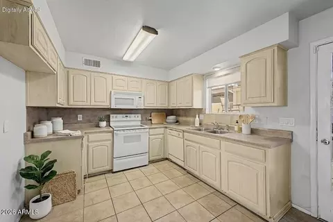 Kitchen - 4505 N 26th Dr, Phoenix, AZ 85017 photo 1 of 3