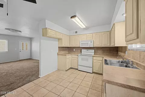 Kitchen - 4505 N 26th Dr, Phoenix, AZ 85017 photo 3 of 3