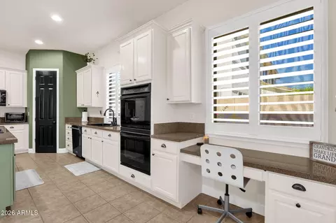 Kitchen - 2927 E Washington Ave, Gilbert, AZ 85234 photo 4 of 6