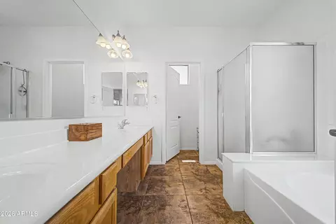 Bath - 885 E Kyle Ct, Gilbert, AZ 85296 photo 1 of 3